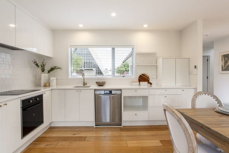 Photo of property in 89 Taikata Road, Te Atatu Peninsula, Auckland, 0610