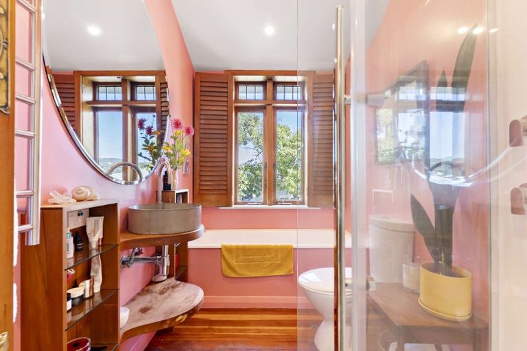 Photo of property in 10 Earls Terrace, Mount Victoria, Wellington, 6011