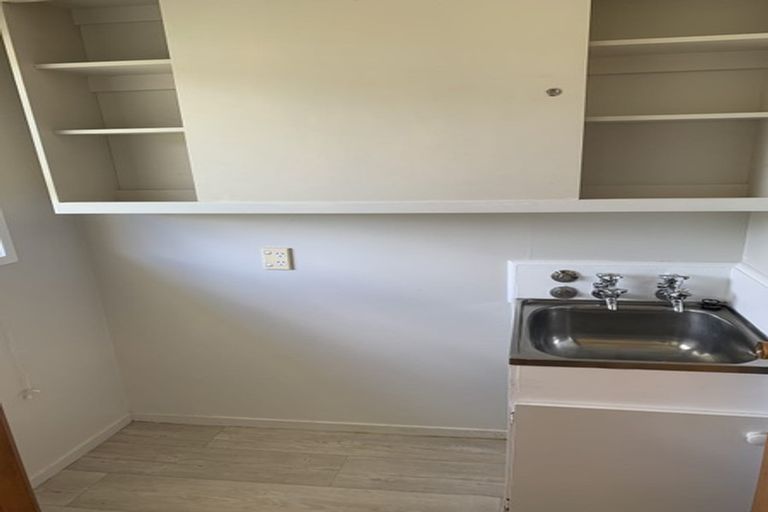 Photo of property in 22 Penfold Place, Henderson, Auckland, 0610