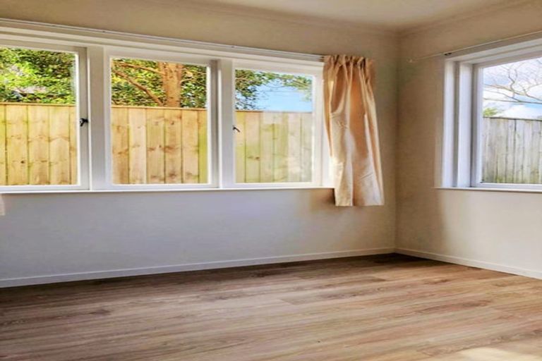 Photo of property in 3 Trinidad Road, Sunnynook, Auckland, 0620