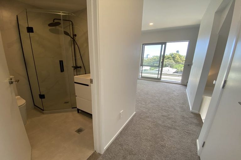 Photo of property in 57d Edmonton Road, Henderson, Auckland, 0612