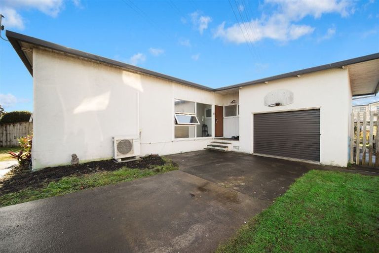 Photo of property in 304 Massey Road, Mangere East, Auckland, 2024