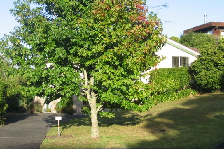 Photo of property in 11 Busbridge Place, Hillcrest, Auckland, 0627