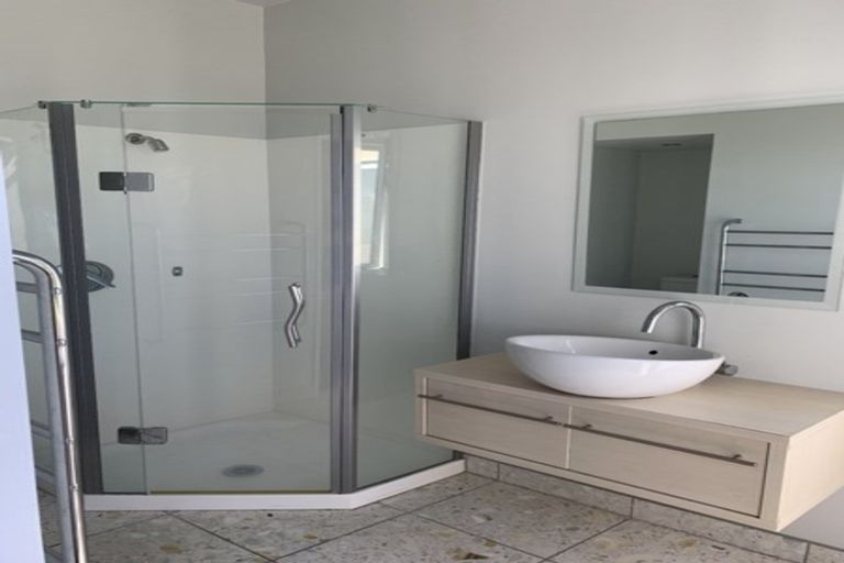 Photo of property in 51 Harbour View Road, Northland, Wellington, 6012