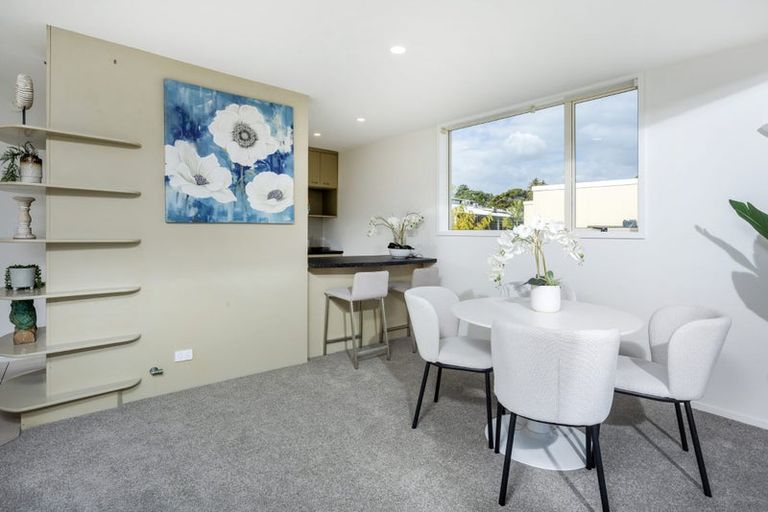 Photo of property in 18/166 Mokoia Road, Chatswood, Auckland, 0626