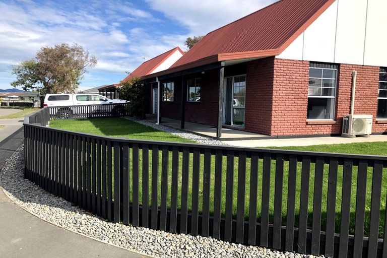 Photo of property in 141 Queenspark Drive, Parklands, Christchurch, 8083