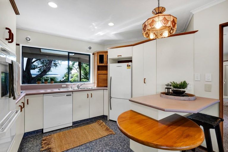 Photo of property in 15 Del Mar Place, Merrilands, New Plymouth, 4312