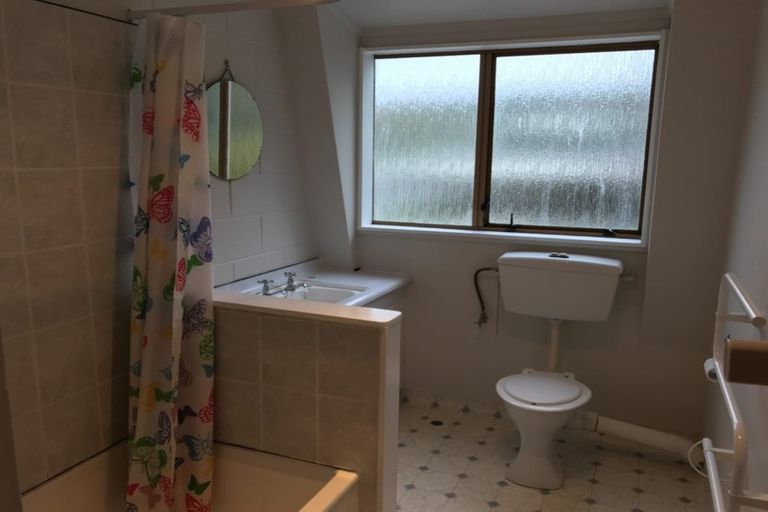 Photo of property in 89 Churton Drive, Churton Park, Wellington, 6037