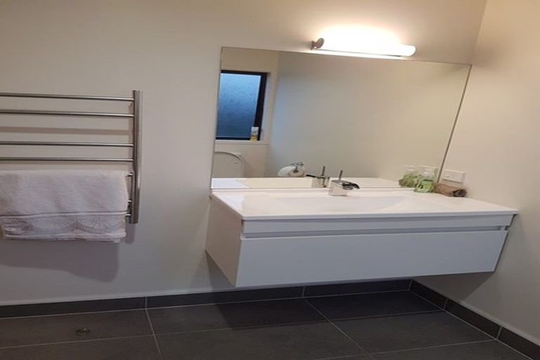 Photo of property in 2/10 Tiri View Place, Waiake, Auckland, 0630