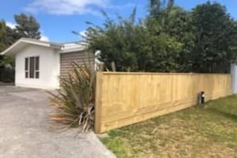 Photo of property in 1/2 Tainui Terrace, Mangere Bridge, Auckland, 2022