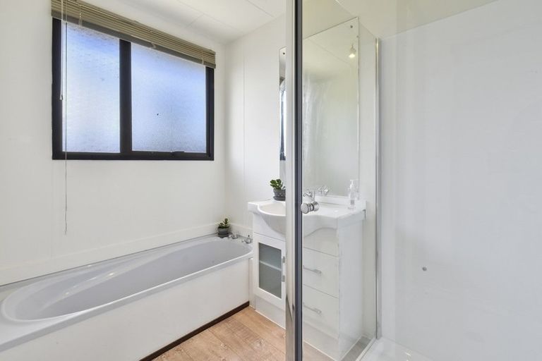 Photo of property in 2/8 Nearco Street, Randwick Park, Auckland, 2105