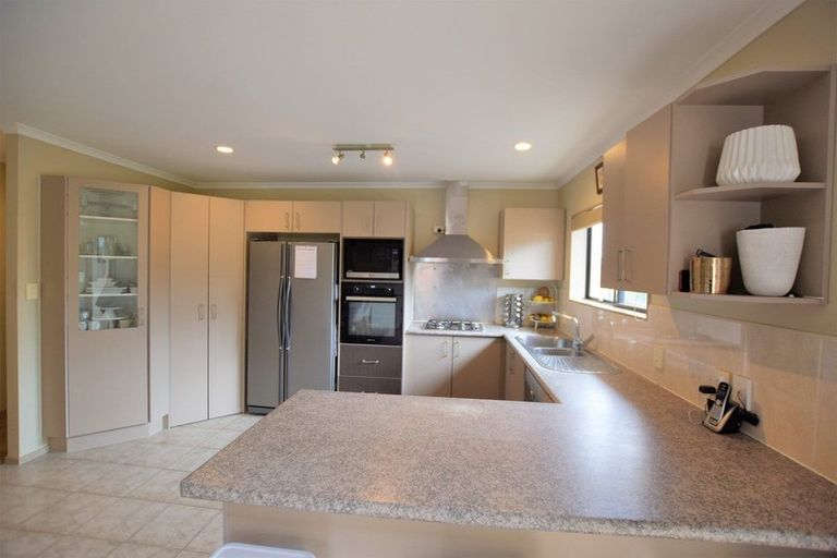 Photo of property in 24 View Ridge Drive, Ranui, Auckland, 0612