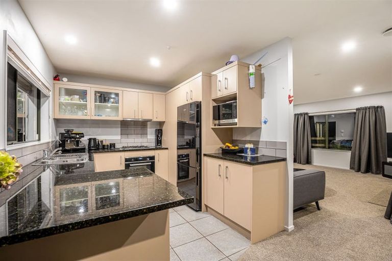 Photo of property in 68 South Kensington Way, Henderson, Auckland, 0612