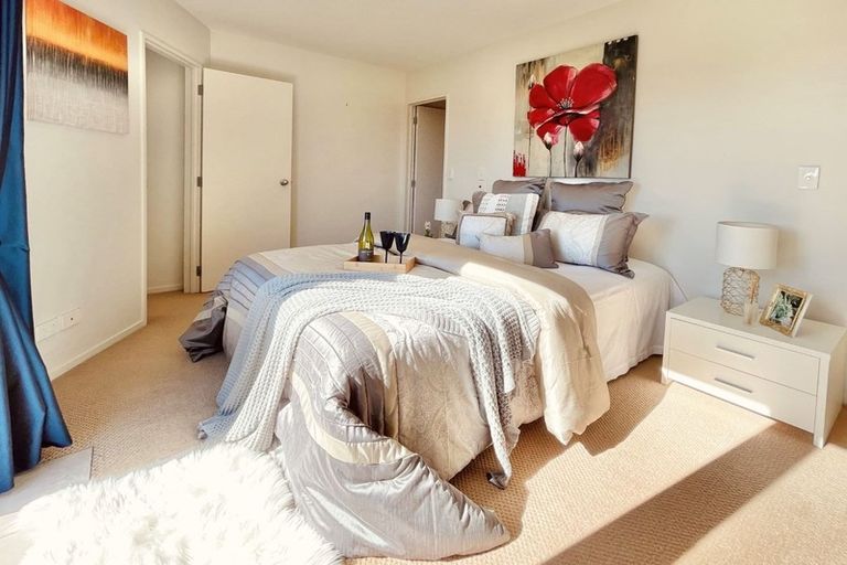 Photo of property in 16 Spalding Rise, Golflands, Auckland, 2013