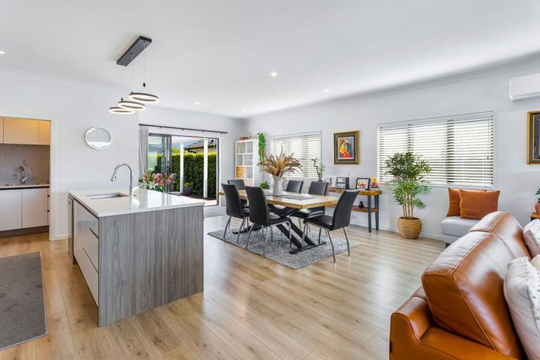 Photo of property in 54 Fruitlands Road, Kumeu, 0810