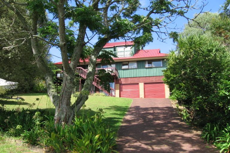 Photo of property in 8 Celina Place, Browns Bay, Auckland, 0630