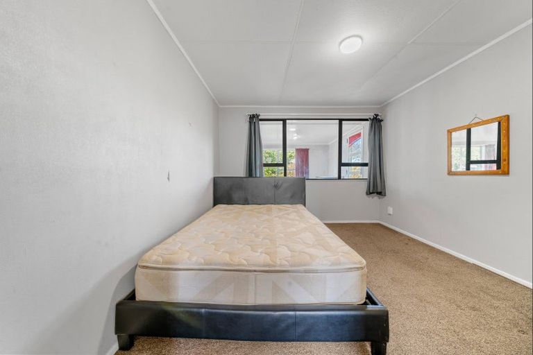 Photo of property in 7 Kelvin Place, Westown, New Plymouth, 4310