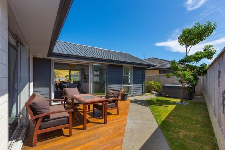 Photo of property in 3 Garrett Drive, Whalers Gate, New Plymouth, 4310
