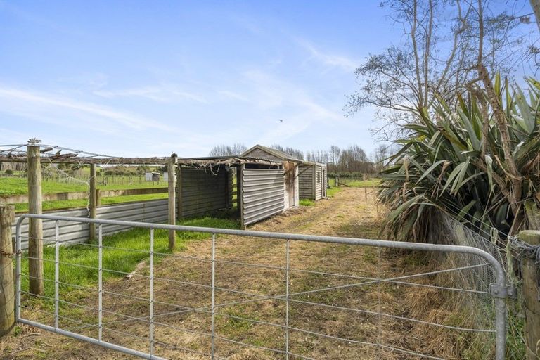 Photo of property in 103 Waikawa Beach Road, Manakau, Levin, 5573