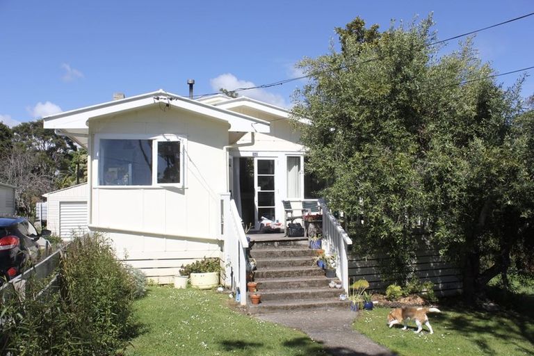 Photo of property in 152 Howard Road, Orere Point, Papakura, 2585