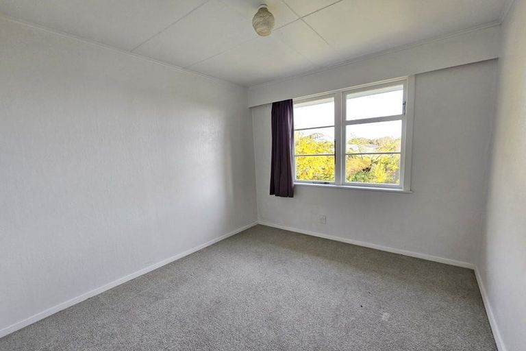 Photo of property in 57 Salford Street, Newlands, Wellington, 6037