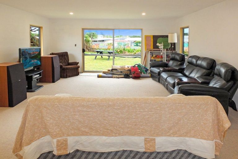 Photo of property in 4 Muritai Grove, Himatangi Beach, Foxton, 4891