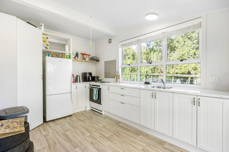 Photo of property in 98 Hanham Road, Kumeu, 0891