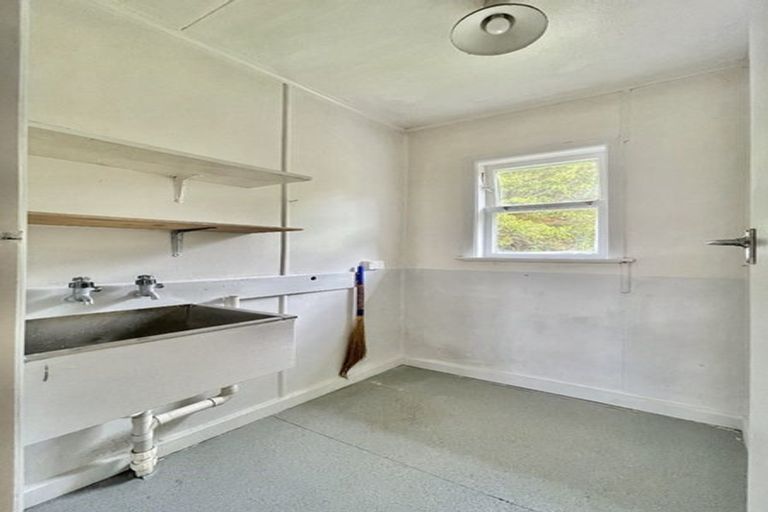 Photo of property in 6 Reid Road, Wainuiomata, Lower Hutt, 5014