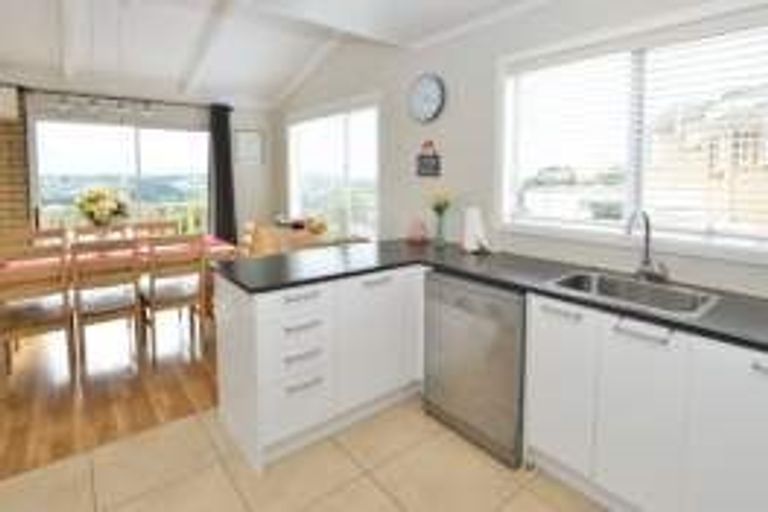 Photo of property in 1/330 Glenfield Road, Glenfield, Auckland, 0629