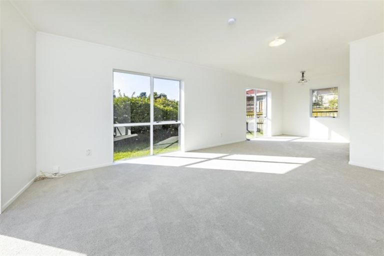 Photo of property in 26 Milan Drive, Glen Eden, Auckland, 0602