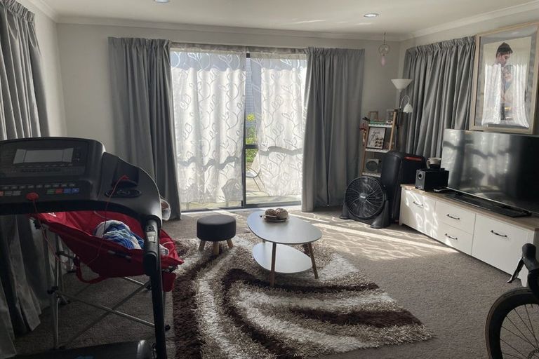 Photo of property in 6 Kuparu Street, Weymouth, Auckland, 2103