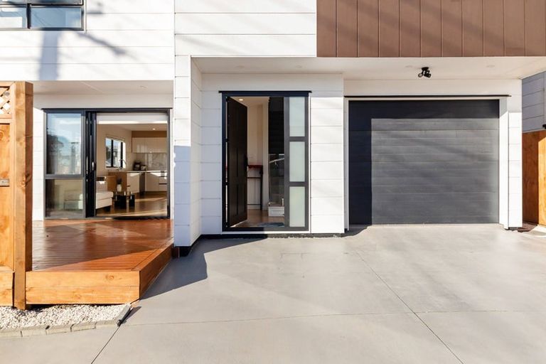 Photo of property in 145 Astley Avenue, New Lynn, Auckland, 0600