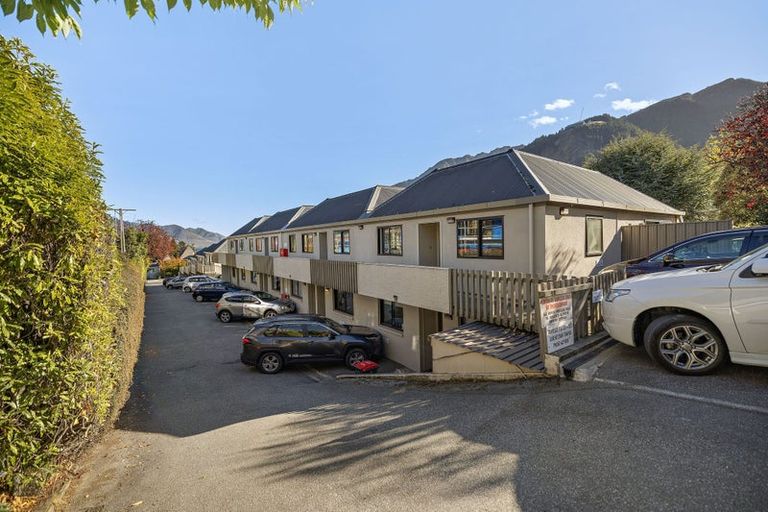 Photo of property in 5/42 Hallenstein Street, Queenstown, 9300