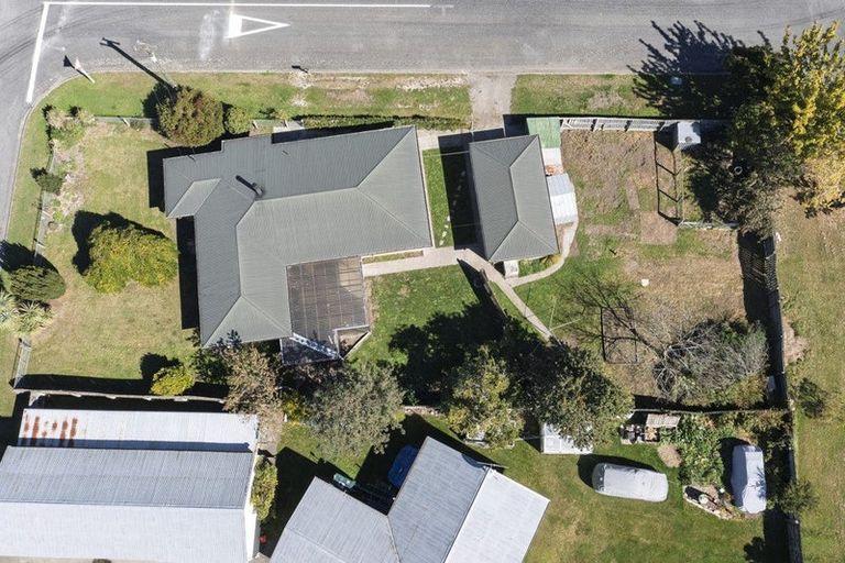 Photo of property in 1 Lowry Street, Waiau, 7332