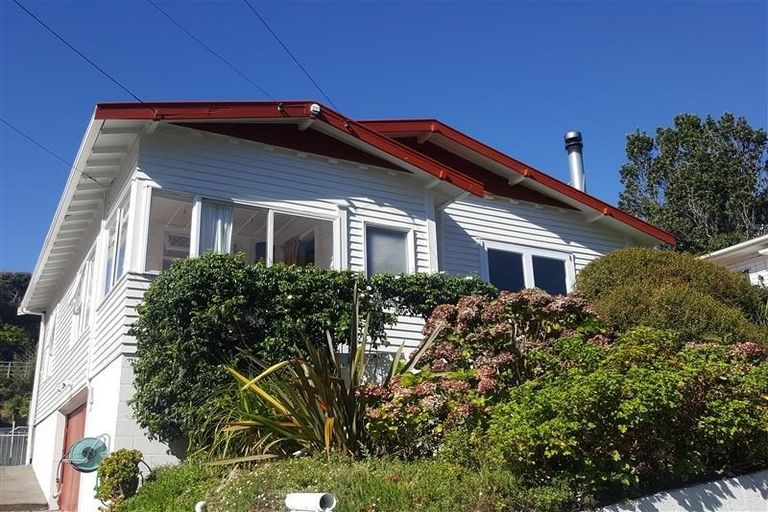 Photo of property in 13 Bracken Street, New Plymouth, 4310