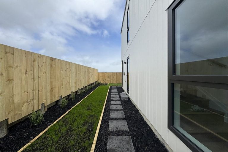 Photo of property in 202e Henwood Road, Westgate, 0814