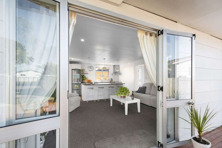 Photo of property in 28 Newton Place, Westbrook, Palmerston North, 4412