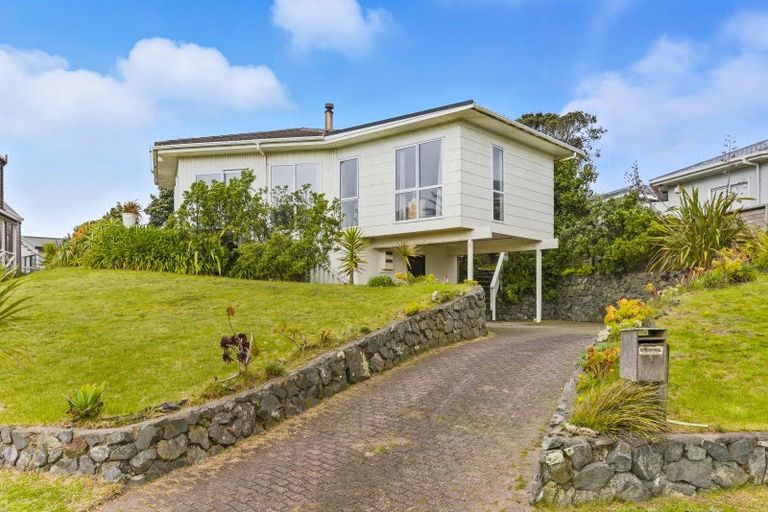 Photo of property in 9 Waiheke Street, Waikanae Beach, Waikanae, 5036