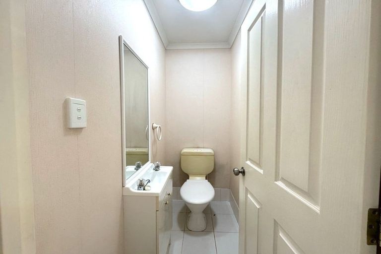 Photo of property in 114 Buscomb Avenue, Henderson, Auckland, 0610