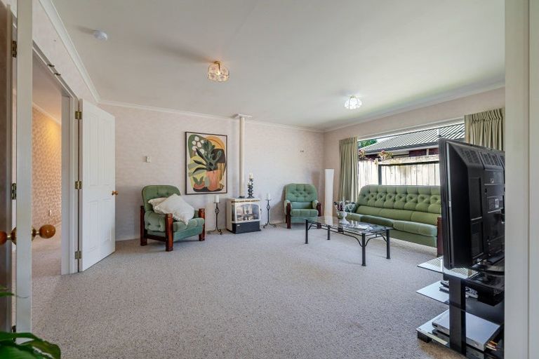 Photo of property in 8 Rothesay Place, Highbury, Palmerston North, 4412