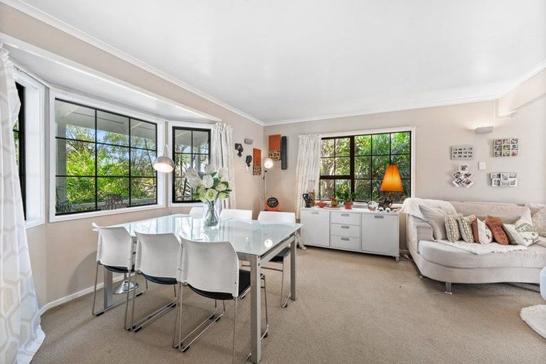 Photo of property in 20 Fitzherbert Avenue, West Harbour, Auckland, 0618