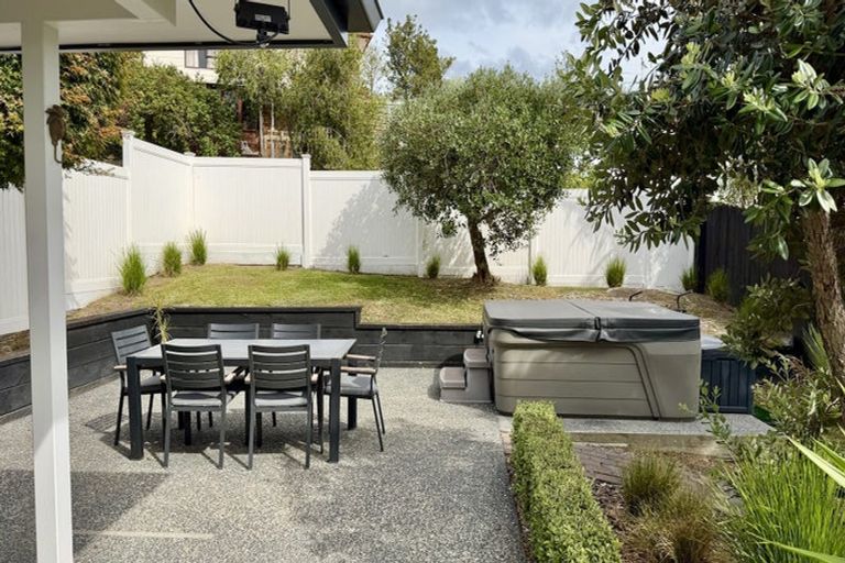 Photo of property in 42 Ravenstone Place, Chatswood, Auckland, 0626
