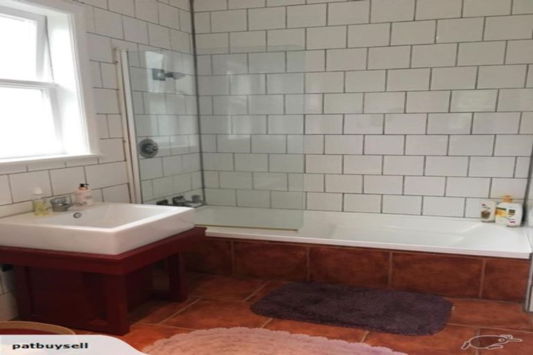 Photo of property in 18 Bell Street, Tawa, Wellington, 5028