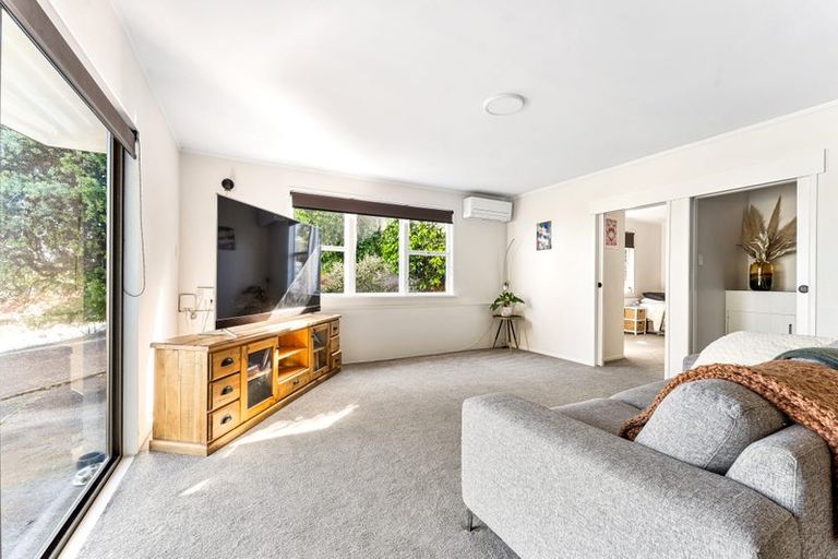 Photo of property in 26b Wade River Road, Stanmore Bay, Whangaparaoa, 0932