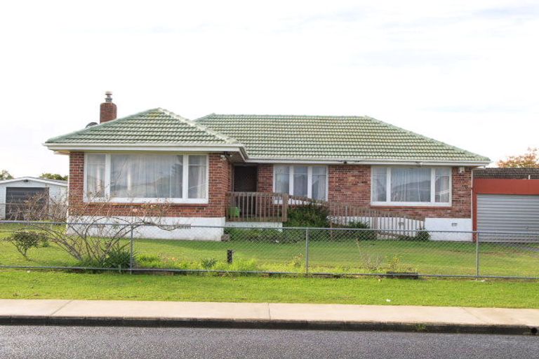Photo of property in 3 Hallberry Road, Mangere East, Auckland, 2024