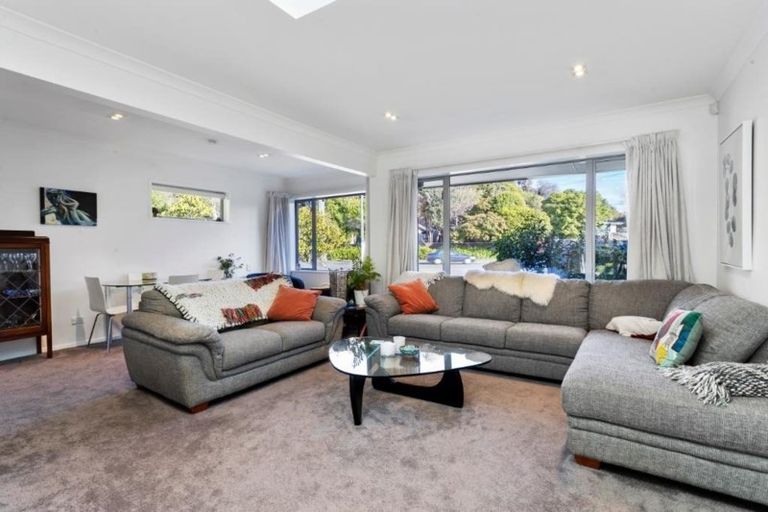 Photo of property in 195 Centaurus Road, Saint Martins, Christchurch, 8022