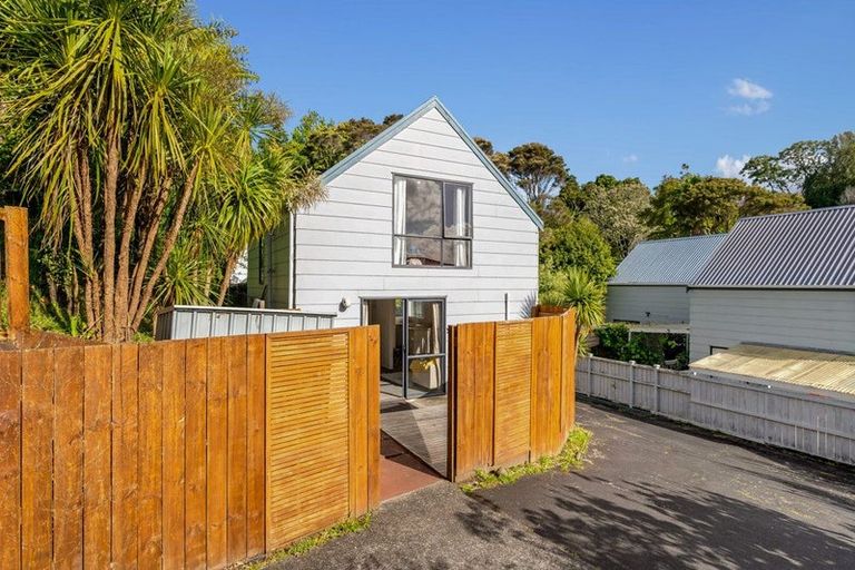 Photo of property in 1/147 Spinella Drive, Bayview, Auckland, 0629