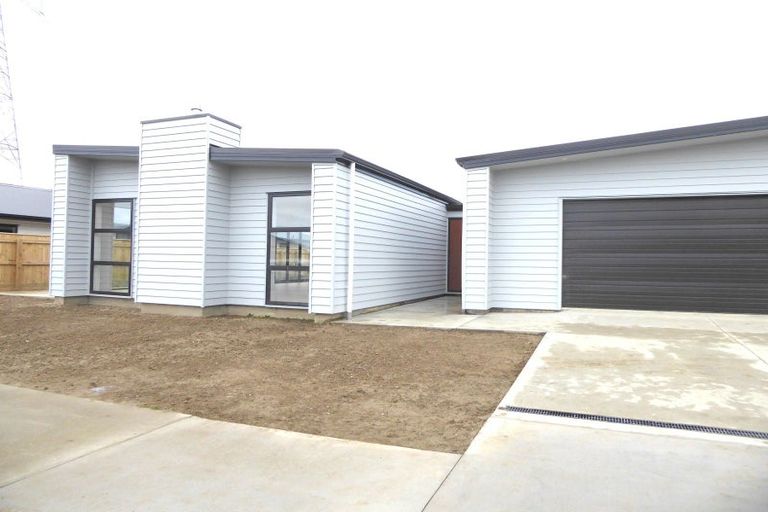 Photo of property in 10 Corsica Court, Fitzherbert, Palmerston North, 4410
