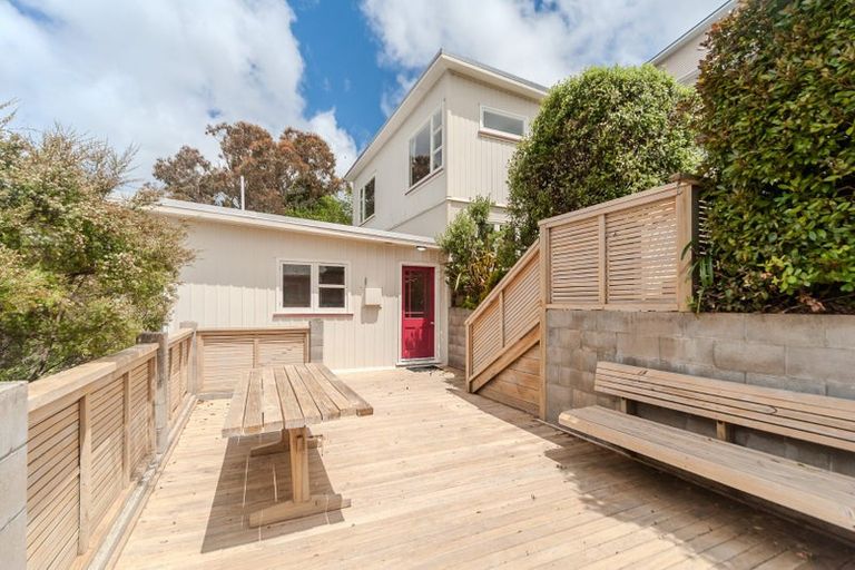 Photo of property in 64 Eden Street, Island Bay, Wellington, 6023
