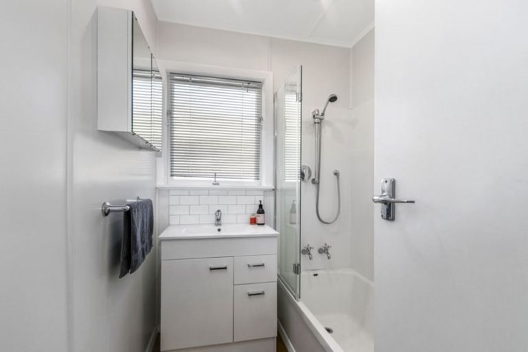 Photo of property in 25 Hinau Grove, Wainuiomata, Lower Hutt, 5014